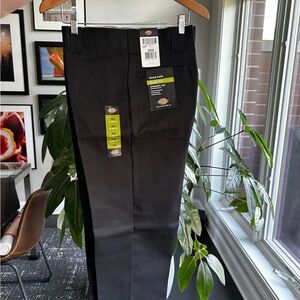Dickies Men's Classic Black Chinos. Slim Fit. Straight Leg. 40x30”